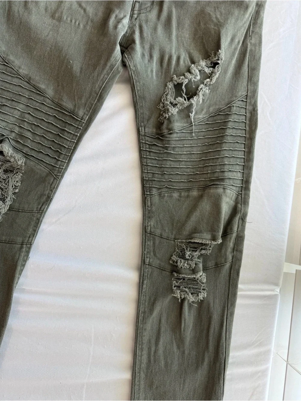 H&M Divided Jeans Men's 32/32 Dark Green Skinny Fit Denim Distressed EUC